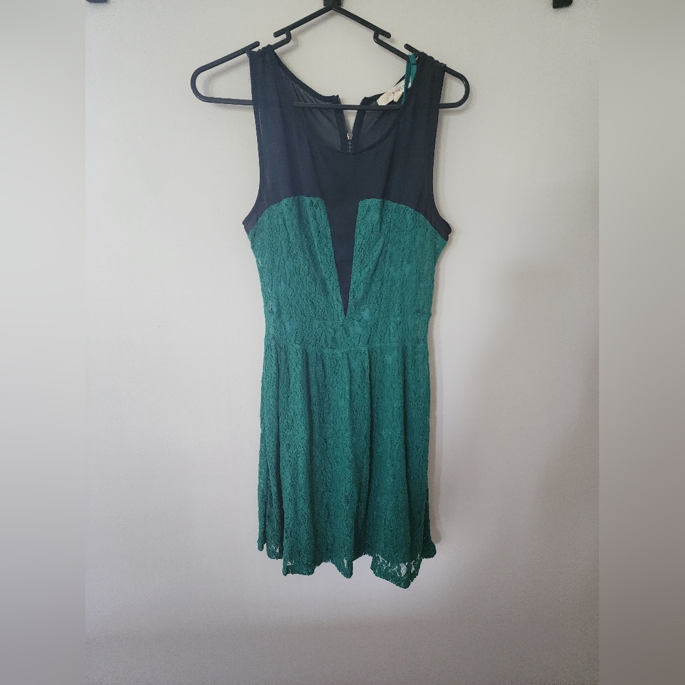 Green and black lace dress M